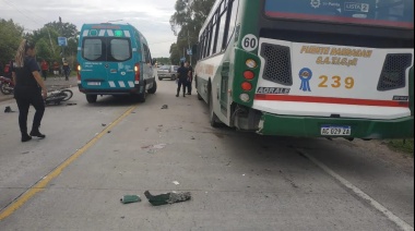 Motociclista fallece al chocar con colectivo en Ensenada: Investigación en curso